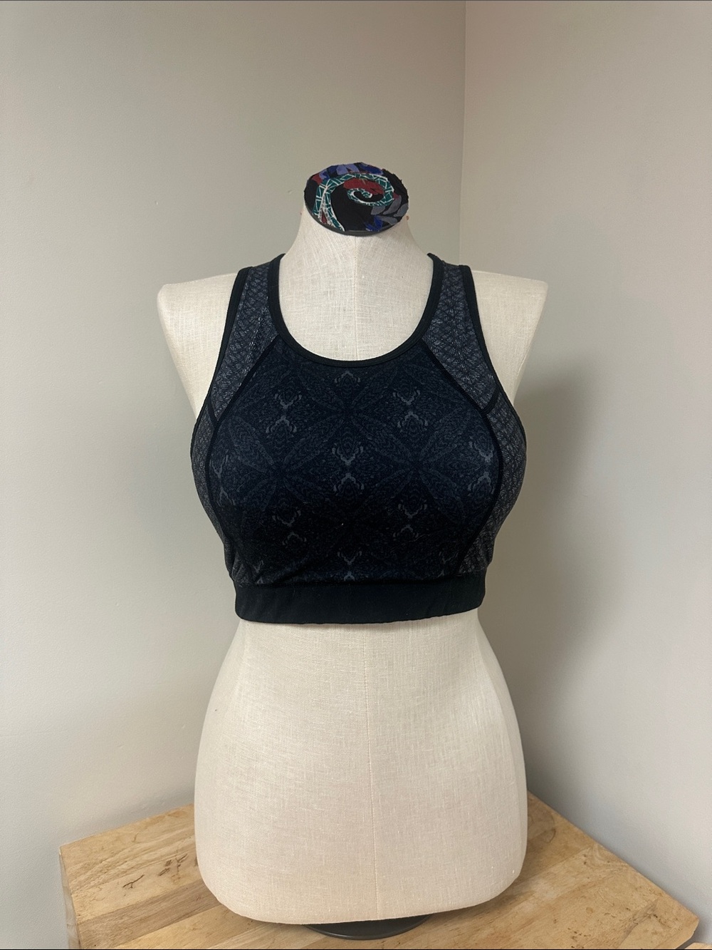 Gaiam Open Back Black Gray Sports Bra Women’s Size Large
